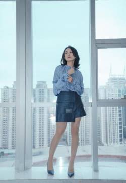 高清90后新生代内地女演员黄尧知性优雅写真图片