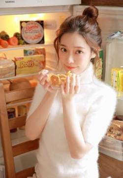 江苏常州职业模特女演员白鹿清新甜美街拍图片