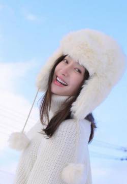 高清中国内地辽宁省沈阳女演员秦岚甜美调皮写真图片