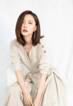 中国内地内蒙古赤峰女演员王珞丹简约低调写真图片