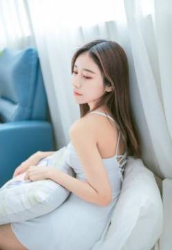 高清广东省揭阳市揭西美女郑湫泓时尚休闲机场照图片