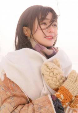 高清中国内地辽宁省沈阳女演员秦岚雪地清新甜美写真图片