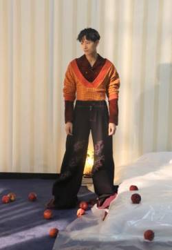 高清江苏省南京市鼓楼男明显张峻宁慵懒居家写真