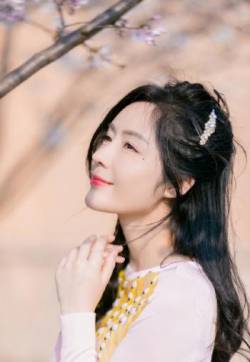 高清江西省萍乡美女汤晶媚优雅气质樱花大片写真图片