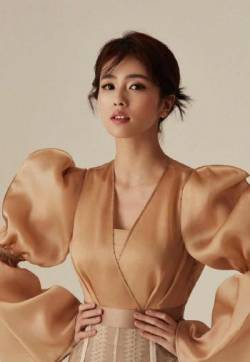 江苏常州职业模特女演员白鹿性感摩登写真图片