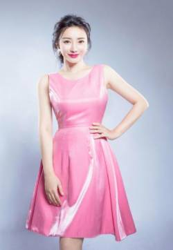 中国内地湖南衡阳女演员柳岩粉色性感写真图片