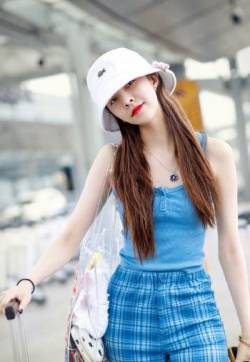 高清澳大利亚影视女演员宋妍霏清凉时尚机场图片