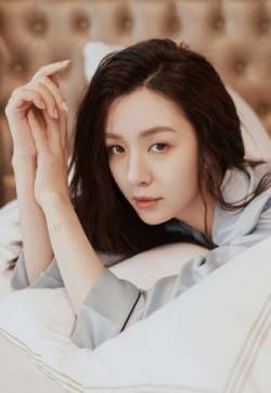 中国内地山东省青岛女演员王晓晨时尚魅力杂志写真大片