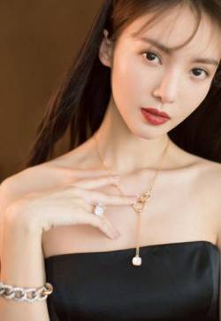 中国大陆山东济南女演员平面模特金晨抹胸长裙性感写真图片