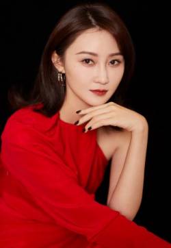 中国内地辽宁省大连女演员林鹏红裙性感迷人写真图片