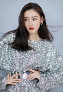 高清哈尔滨新生代女演员张天爱亚洲影视周性感图片