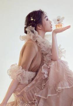 高清浙江美女女星火箭少女101徐梦洁甜美写真图片