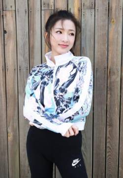 厉蔺菲元气性感活动照图片