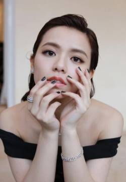中国台湾女演员宋芸桦性感优雅写真图片