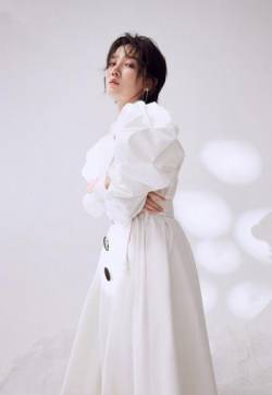 内地吉林女演员陈小纭优雅迷人时尚写真大片