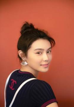 高清中国山东济南影视女演员韩丹彤甜美元气写真图片