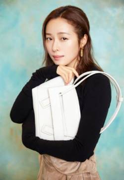 高清浙江省绍兴女明星江一燕温柔甜美写真图片