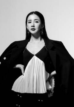 中国内地上海女演员陈欣予霸气御姐范写真大片