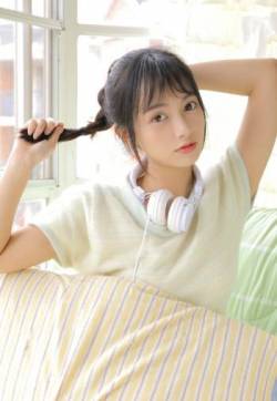 最漂亮萌妹校花清爽干净美女丰满诱人写真图片
