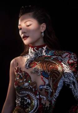 高清广州女演员钟楚曦复古干练写真图片
