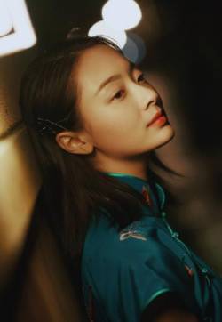 中国内地四川成都女演员孙铱复古优雅旗袍写真图片