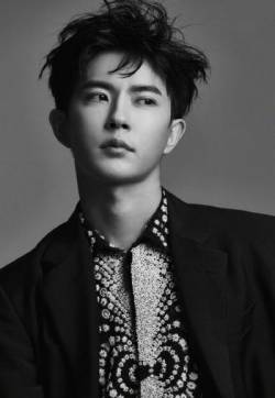 高清新疆乌鲁木齐男明星于朦胧复古造型杂志写真图片第张