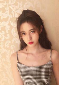 中国大陆四川省遂宁女演员鞠婧祎吊带私服性感图片