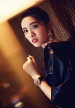 高清中国内地四川女演员唐艺昕性感优雅写真图片