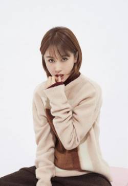 高清中国内地四川成都影视女演员王子文恬淡娴雅写真图片