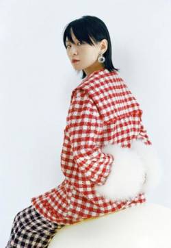 高清湖南长沙美女周笔畅裸妆清新杂志写真图片