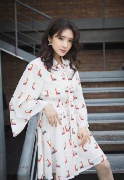 大陆山东济南女明星张璇清新优雅活动写真图片