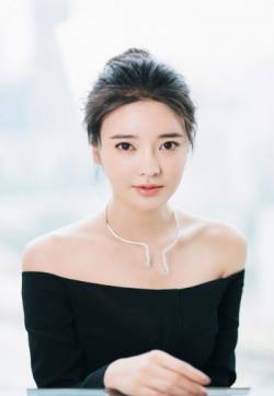 大陆山东济南女明星张璇性感优雅写真图片
