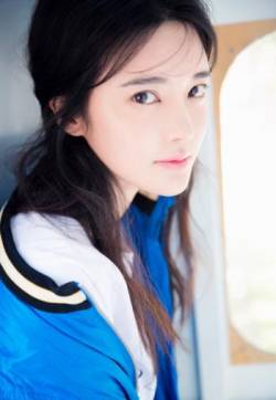 大陆山东济南女明星张璇甜美写真图片