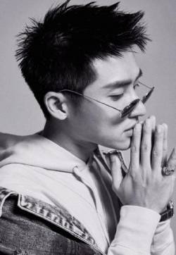 高清辽宁省沈阳男明星张赫帅气写真图片