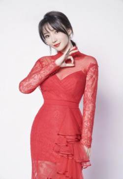 中国内地湖南衡阳女演员柳岩蕾丝红裙性感写真图片