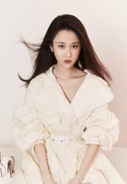 中国内地女演员张慧雯时尚养眼夏日写真图片