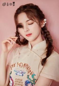 高清江苏性感美女星杨超越甜美复古写真图片