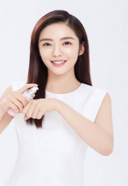高清中国内地贵阳女演员蔡文静清新脱俗代言写真图片