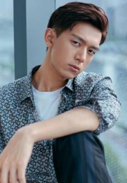 中国内地湖北荆州男演员李现简约时尚写真图片