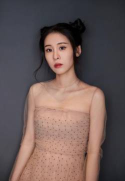 中国大陆天津女歌手张碧晨哪吒头粉嫩写真图片