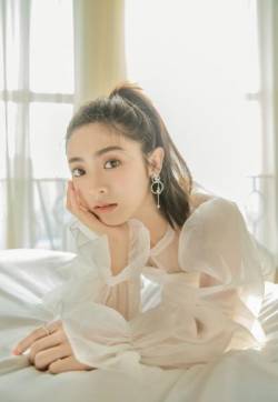 高清中国内地北京朝阳女演员邢菲七夕清爽甜美写真图片