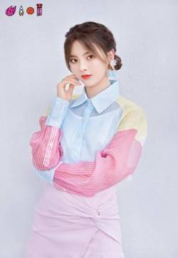 高清江苏性感美女星杨超越甜美糖果色写真图片