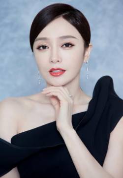 高清中国内地辽宁省沈阳女演员秦岚优雅魅力写真图片