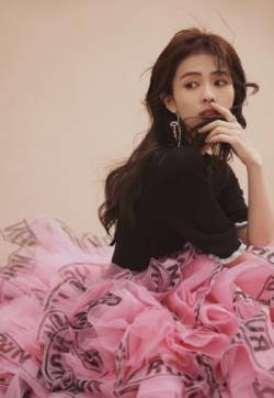 江苏常州职业模特女演员白鹿优雅俏皮时尚写真图片