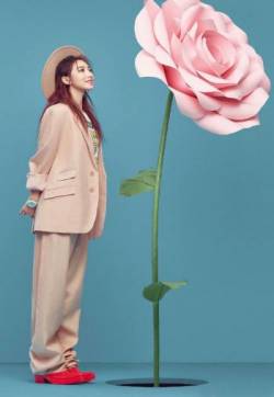 高清女明星孟美岐时尚杂志内页写真图片