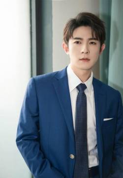 中国内地男演员季肖冰帅气有型西装写真图片