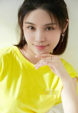 高清中国山东济南影视女演员韩丹彤清新文艺居家写真图片