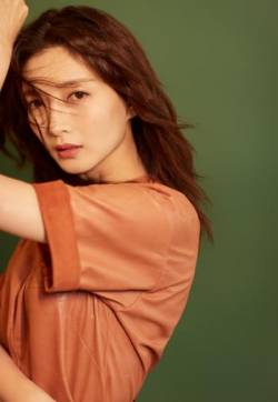 中国内地上海女演员江疏影优雅性感品牌活动写真图片