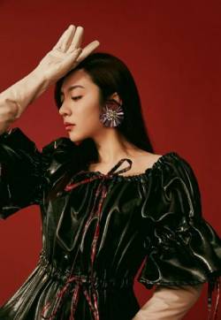 中国内地山东省青岛女演员王晓晨复古典雅时尚写真图片