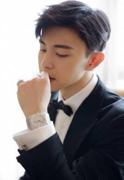 高清河北省石家庄男明显邓伦绅士儒雅风写真图片